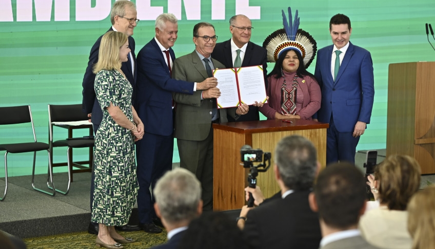 Il governo federale crea il comitato consultivo del programma Amazon Seal