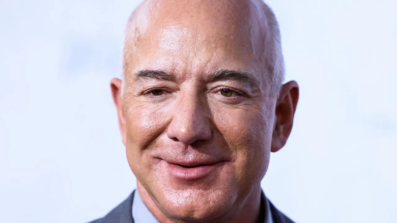 Piani di vendita: Jeff Bezos vende azioni Amazon per un valore di quasi 737 milioni di dollari