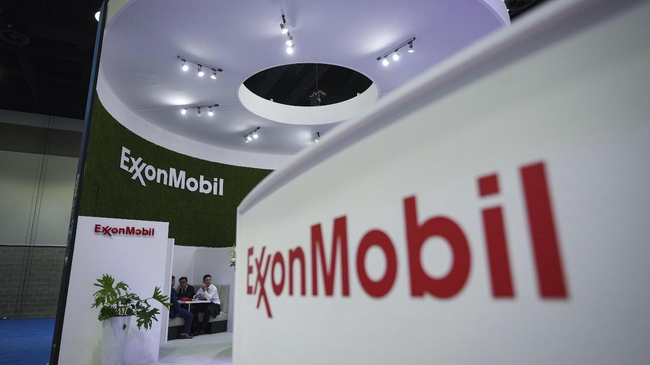 Kasvetli bir görünüm: ExxonMobil kâr düşüşü konusunda uyarıyor - petrol ve gaz fiyatları çeyreği etkiliyor!