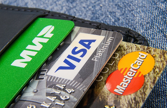 Las autoridades han propuesto crear un sistema para registrar todas las tarjetas bancarias en posesión de rusos.