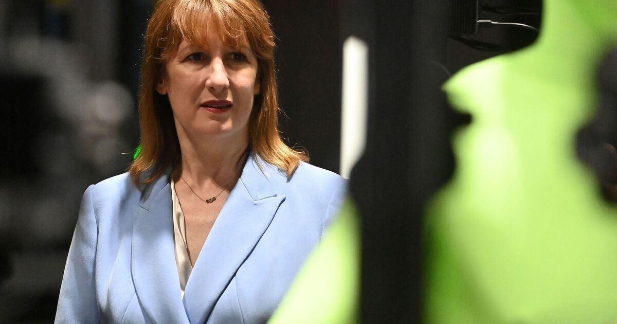 Rachel Reeves in crisi mentre l'economia del Regno Unito cresce solo dello 0,3%