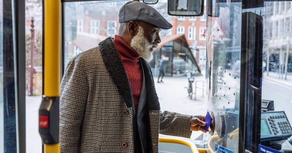 Apel o zniesienie bezpłatnych biletów autobusowych dla osób powyżej 60. roku życia, ponieważ kosztują podatników więcej niż osoby uchylające się od płacenia za przejazd
