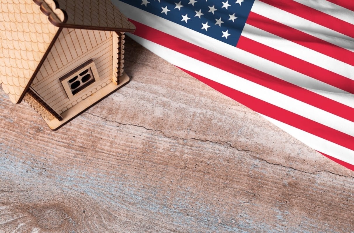 Mercado Imobiliário 2025: Altas taxas de hipoteca nos EUA desafiam compradores, enquanto soluções para risco cambial surgem no México