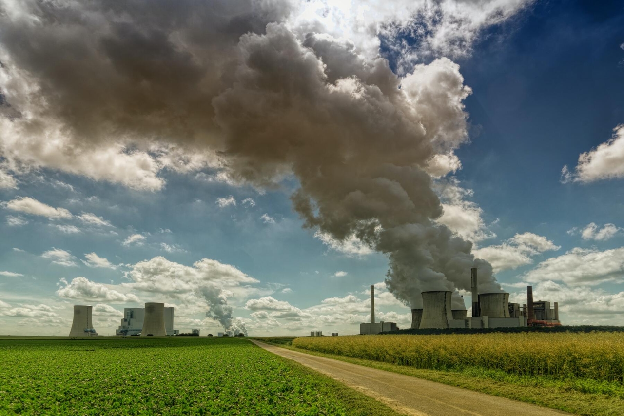 Decarbonizzazione: in Italia le emissioni calano a un ritmo troppo lento, come raggiungere il net zero