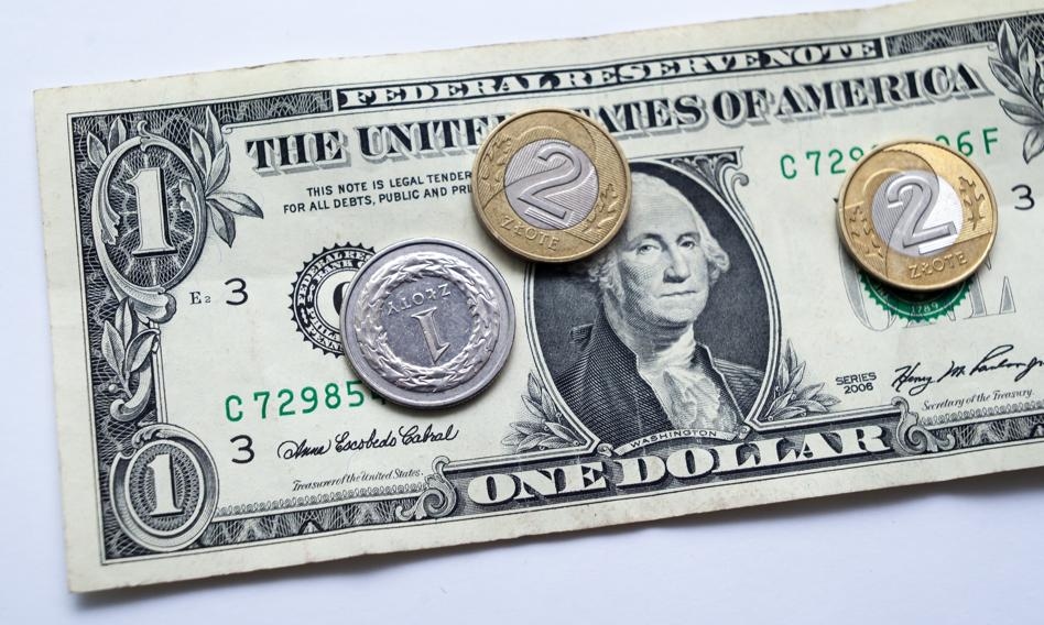 The dollar has broken through 3.70 złoty. The euro is holding well above 4.25 złoty.