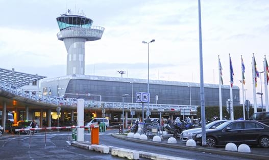 Los cielos de Francia estarán desiertos. Los controladores aéreos de todo el país planean una huelga.