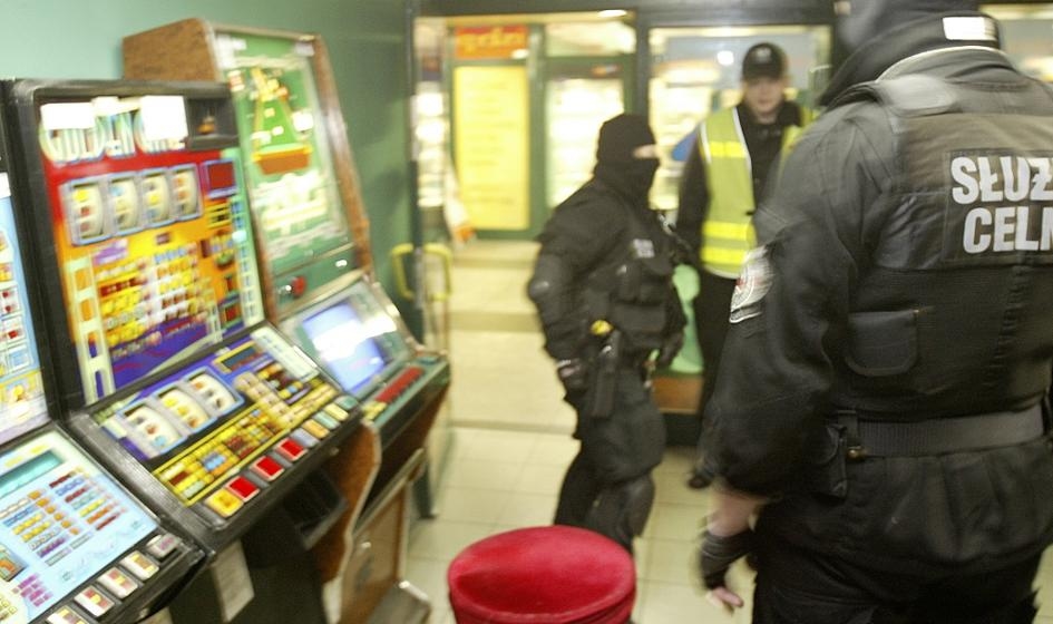 Dozens of illegal slot machines. Authorities bust gambling gang