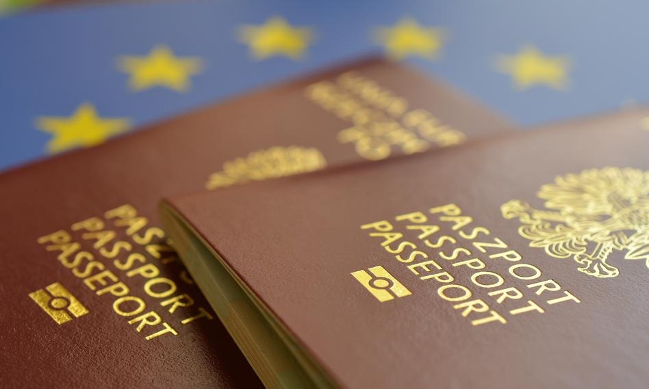 Polish passport a luxury item? Foreigners will have to wait longer for it