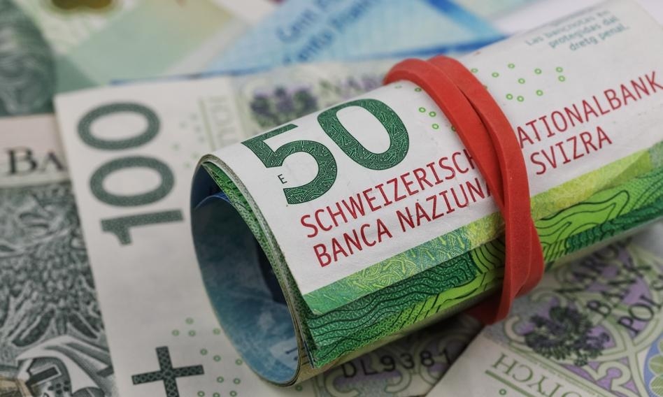 Złoty lekko osłabiony po izraelskiej agresji. Frank mocno w górę