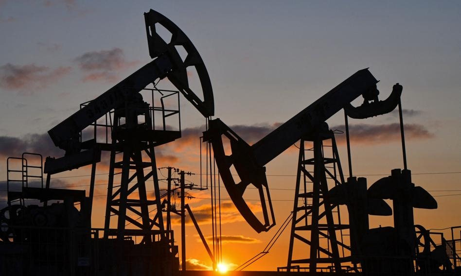 Precios del petróleo sin cambios, pero incertidumbre eleva retorno arancelario