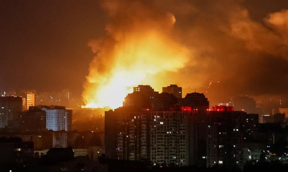 Los rusos se aprovechan de la suspensión de suministros. Bombardeaban masivamente Kyiv por la noche.