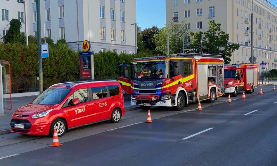 Incendio en la estación de metro de Racławicka. La línea M1 no funciona.