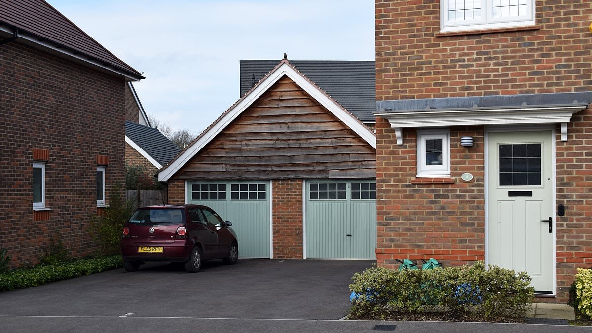 We loathe our neighbours - can we put a fence down the middle of our shared driveway?