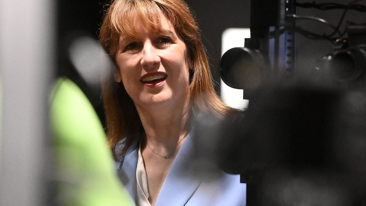 Ora Rachel Reeves progetta un'incursione fiscale sulle successioni nell'Inghilterra centrale per colmare l'enorme divario nelle finanze pubbliche mentre i conservatori criticano la "politica dell'invidia" del partito laburista
