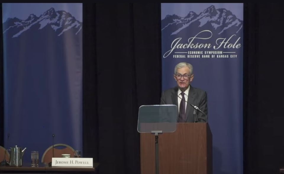 Jerome Powell: Ekonomiye yönelik riskler "değişiyor" ve faiz indirimine işaret ediyor
