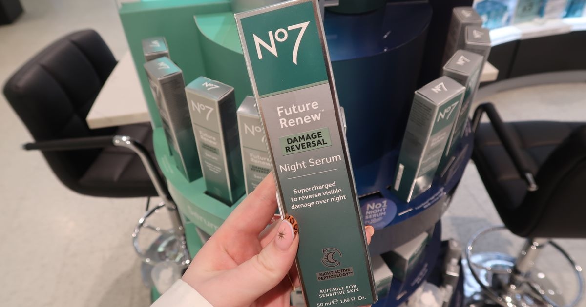 Le sérum n°7 le plus vendu de Boots qui « inverse » les signes du vieillissement atteint le prix le plus bas jamais enregistré