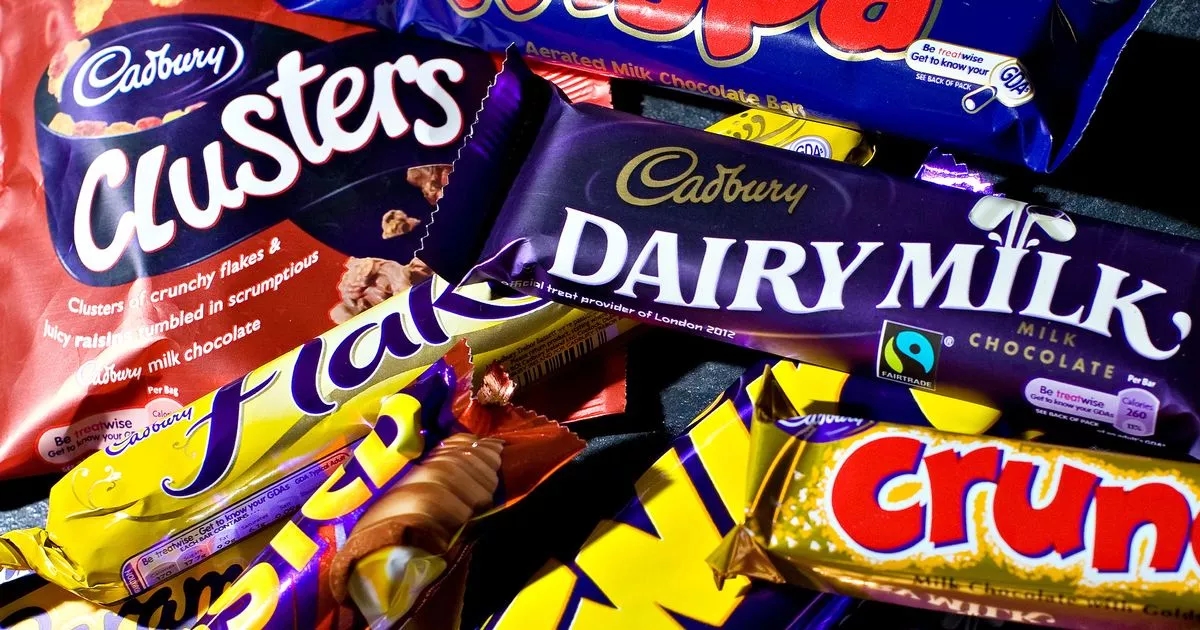 Cadbury riduce le dimensioni del suo dolcetto iconico e i genitori si infuriarono per il divario nel lunchbox