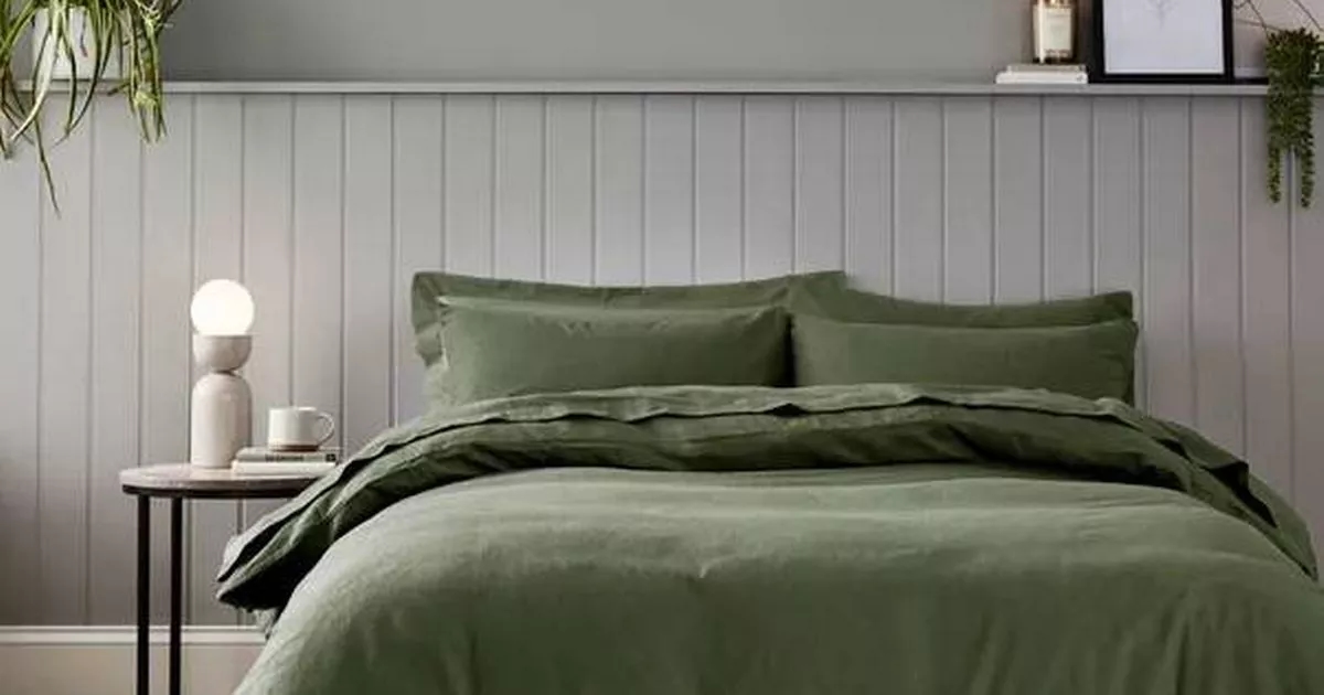 La biancheria da letto in cotone spazzolato "morbido" di Dunelm, che "ha un aspetto fantastico", è un successo tra gli acquirenti