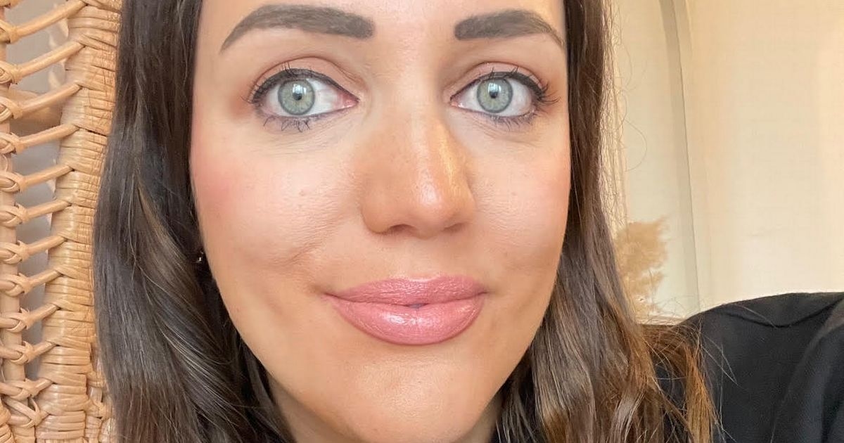 «Я попробовала пудру Double Wear Powder Foundation от Estée Lauder на своей жирной коже».