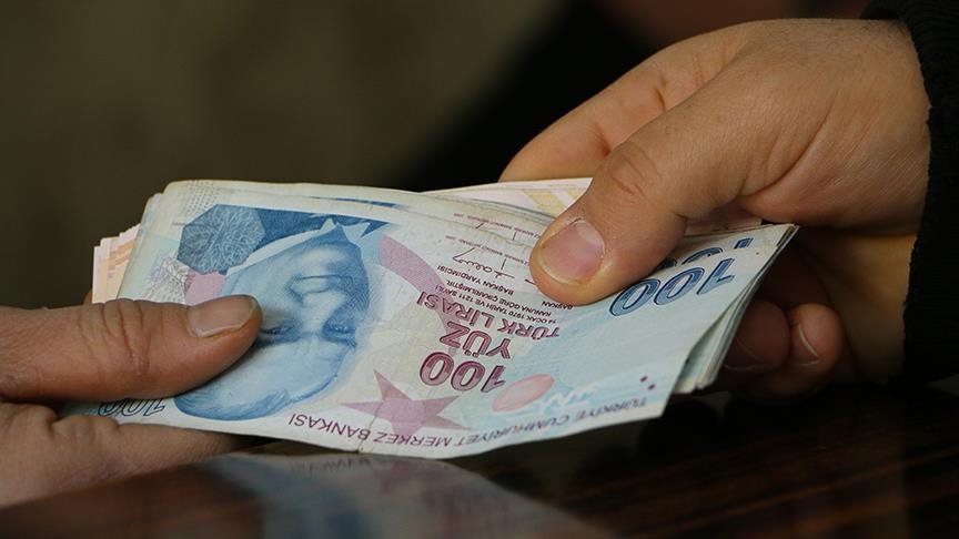 Es betrifft jeden, der Geld auf der Bank hat und einen Kredit aufnehmen wird! Wann sinken die Zinsen?