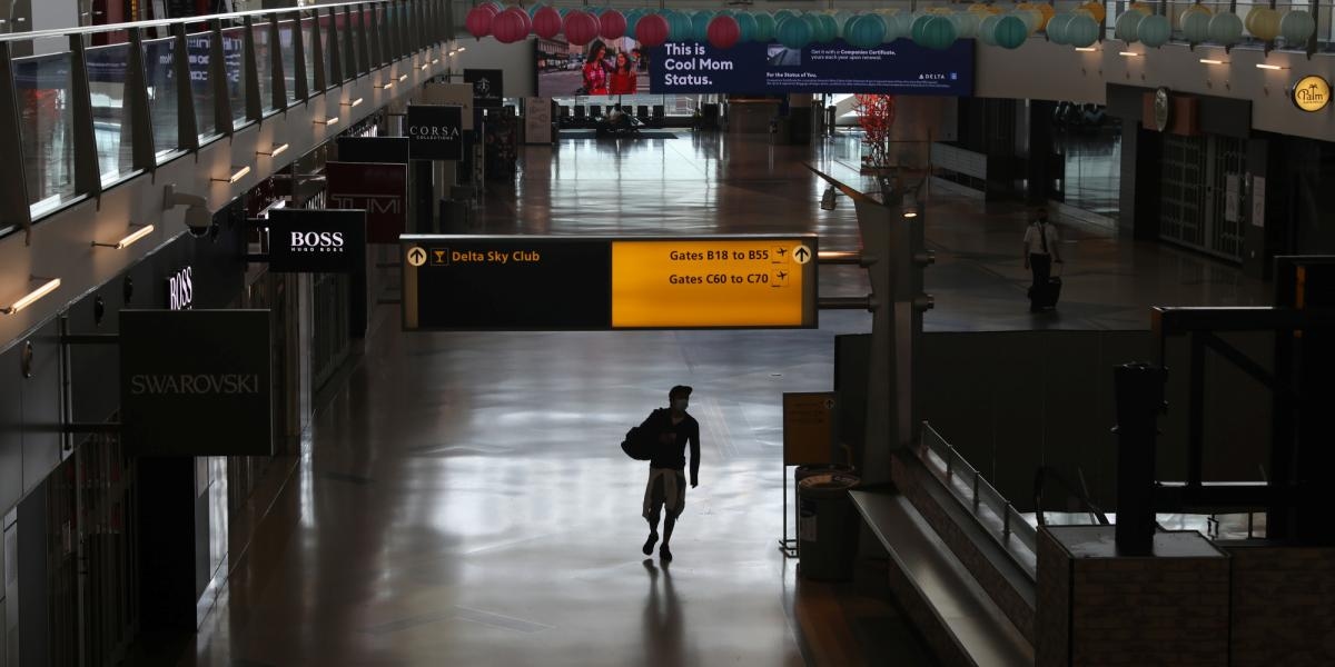 Stany Zjednoczone zwrócą się do linii lotniczych z prośbą o odwołanie lotów począwszy od piątku z powodu zamknięcia rządu.