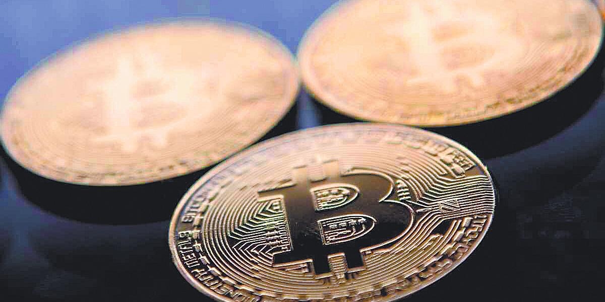 Con aranceles bitcoin regresa al nivel de 100,000 dólares