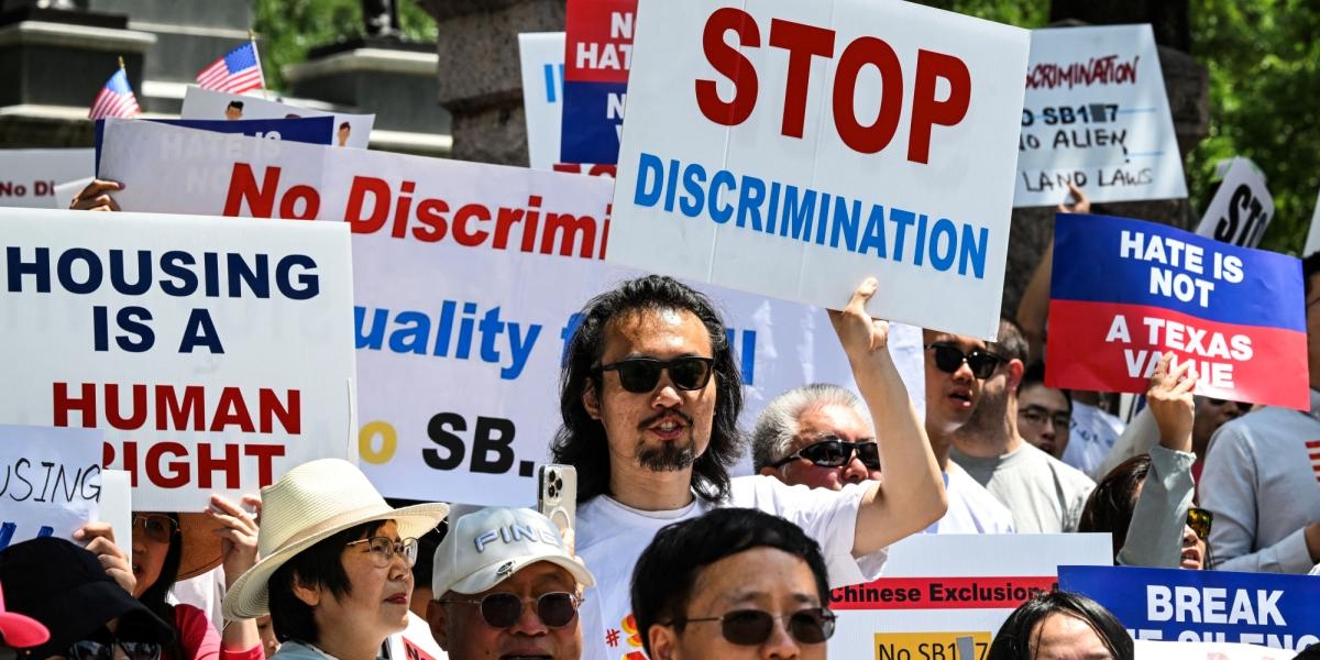 I cinesi del Texas denunciano il "razzismo" per il progetto che impedirebbe loro di acquistare proprietà
