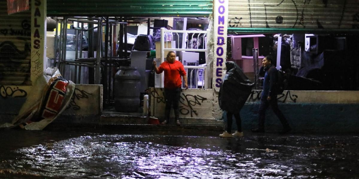 Conagua calls for better waste management to prevent flooding.