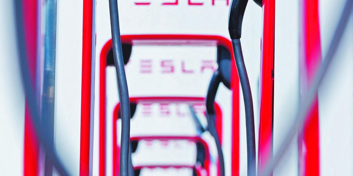Tesla perde 70 miliardi di dollari di valore azionario in un giorno