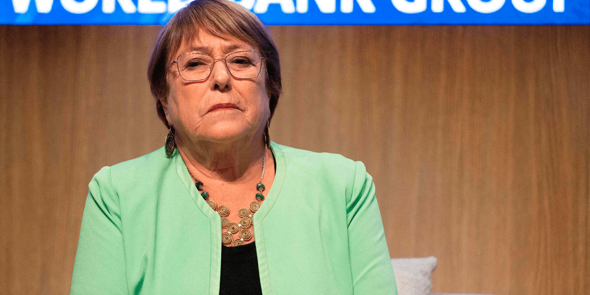 Bachelet alerta sobre retrocesos democráticos y su impacto en derechos de las mujeres