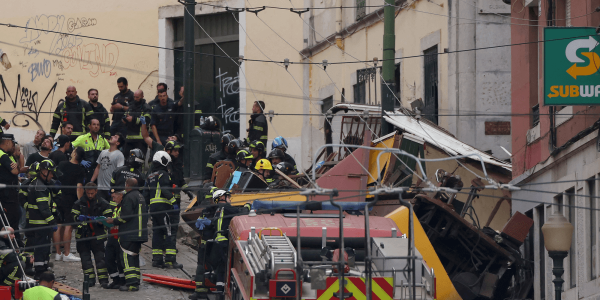 Descarrilamento de funicular em Lisboa deixa pelo menos 15 mortos e 18 feridos.