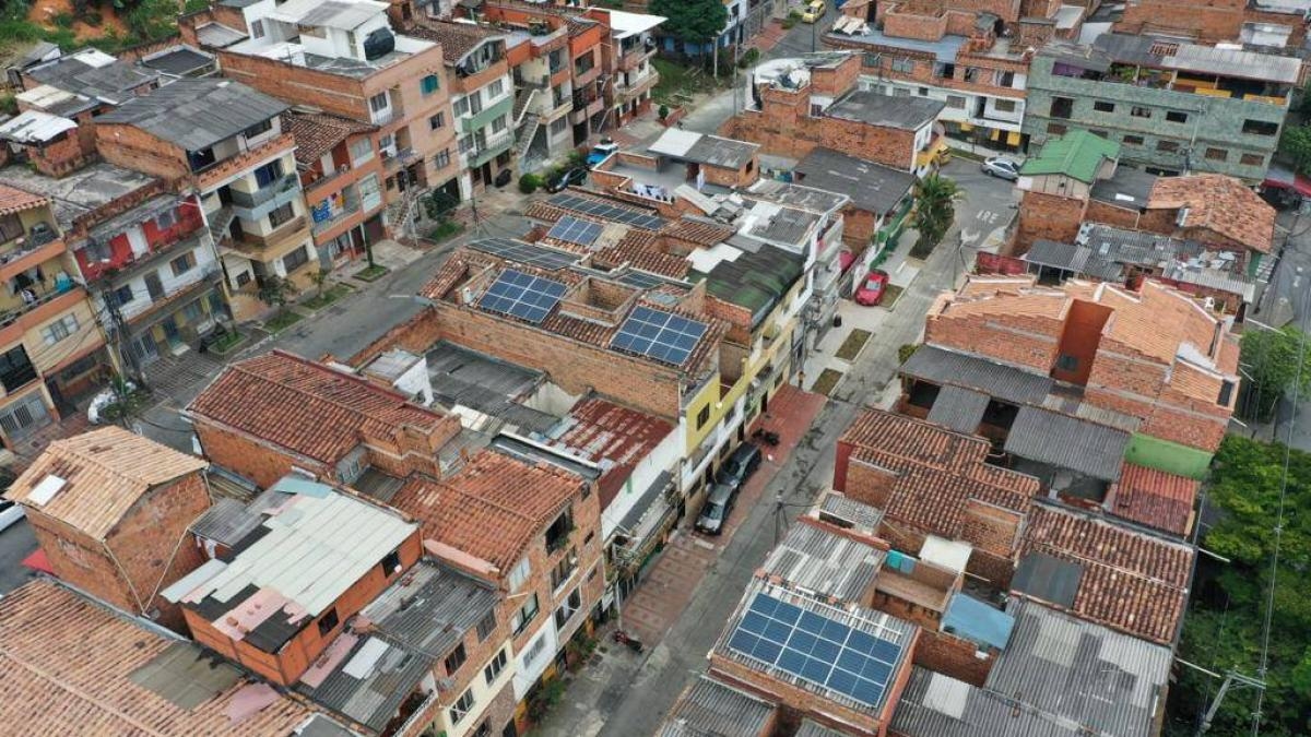 De overheid stelt huishoudens in de sociale klassen 1, 2 en 3 in staat om hun eigen elektriciteit op te wekken met zonne-energie.