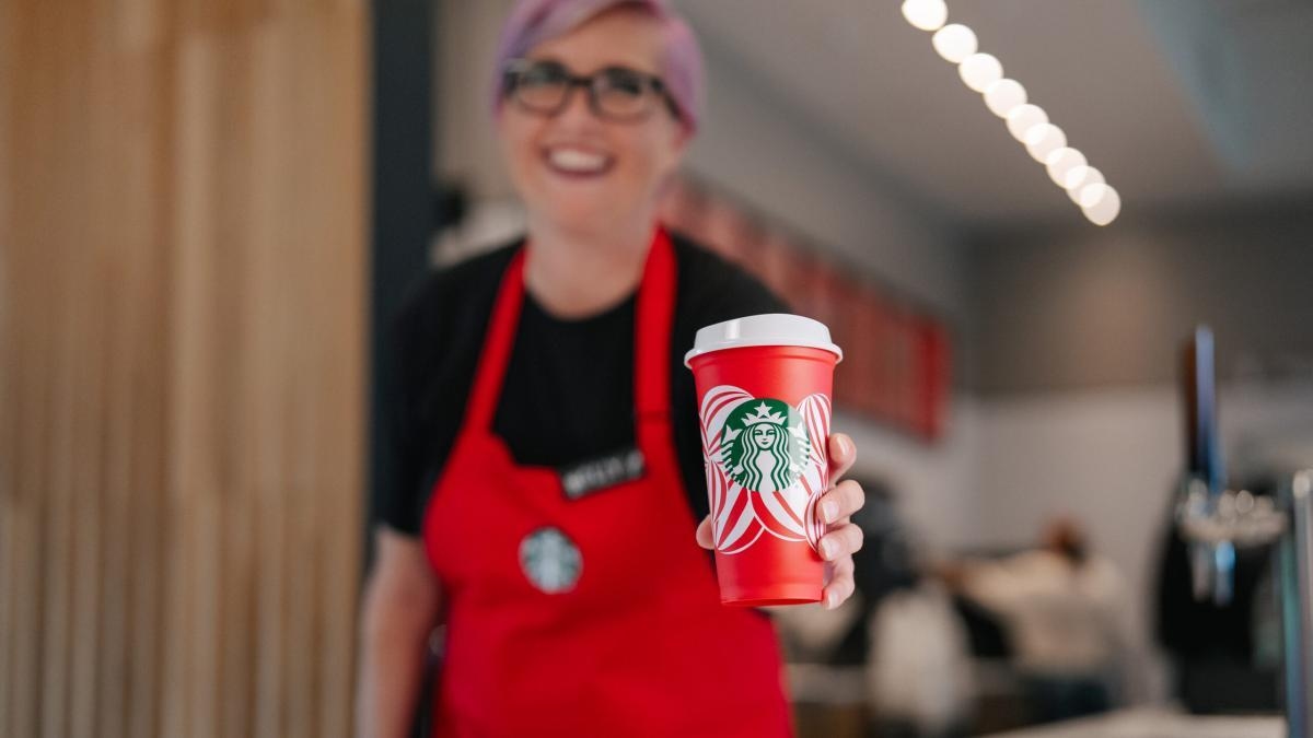 Масштабные увольнения в Starbucks по всему миру: планируется уволить 1100 сотрудников