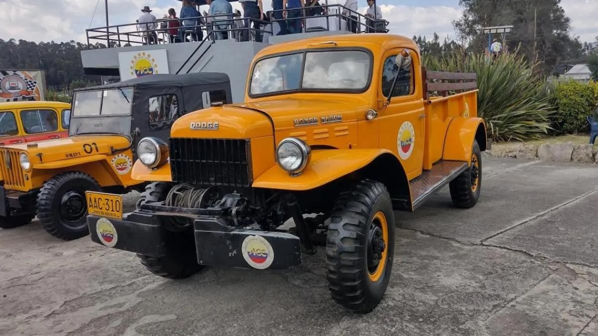 De Automobielclub van Colombia viert haar 85-jarig jubileum. Ze zet zich in voor verkeersveiligheid en motorsport.