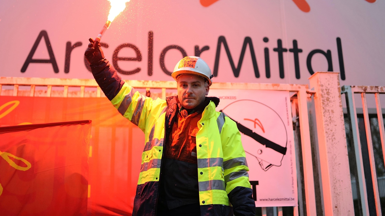 ArcelorMittal, Dunkirk'e 1,2 milyar avro yatırım yapma "niyetini" yineledi, ancak sosyal planını korudu