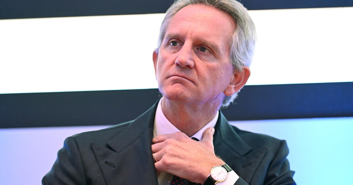 Mediolanum esce da Mediobanca e lascia Nagel più solo