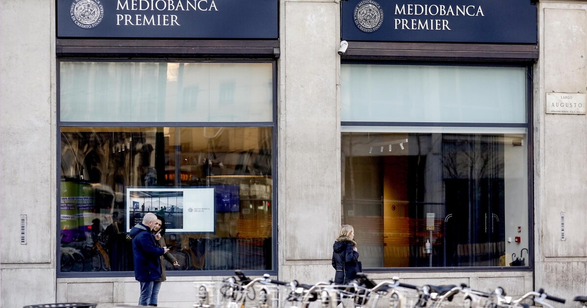 The market dogmatists and the petrified forest of banks