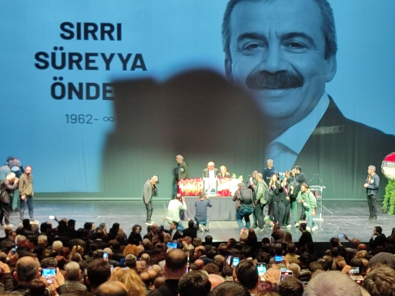 De eerste ceremonie voor Sırrı Süreyya Önder wordt gehouden bij AKM