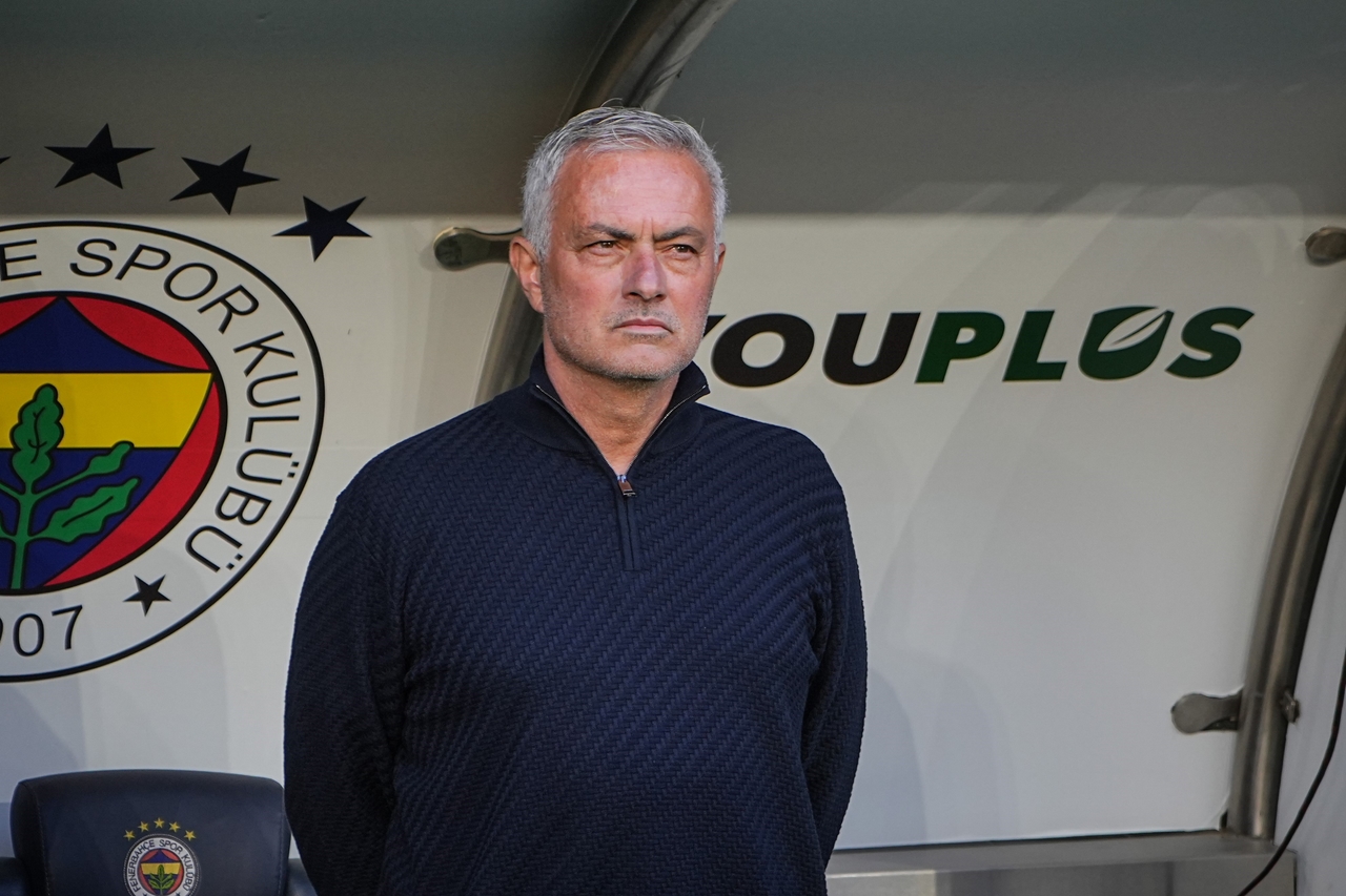 Jose Mourinho verloor, net als Jorge Jesus, de titel in derby's