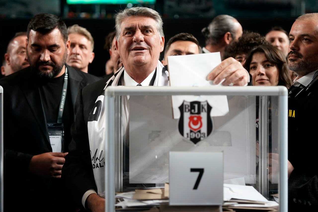 Serdal Adalı werd herkozen als president van Beşiktaş