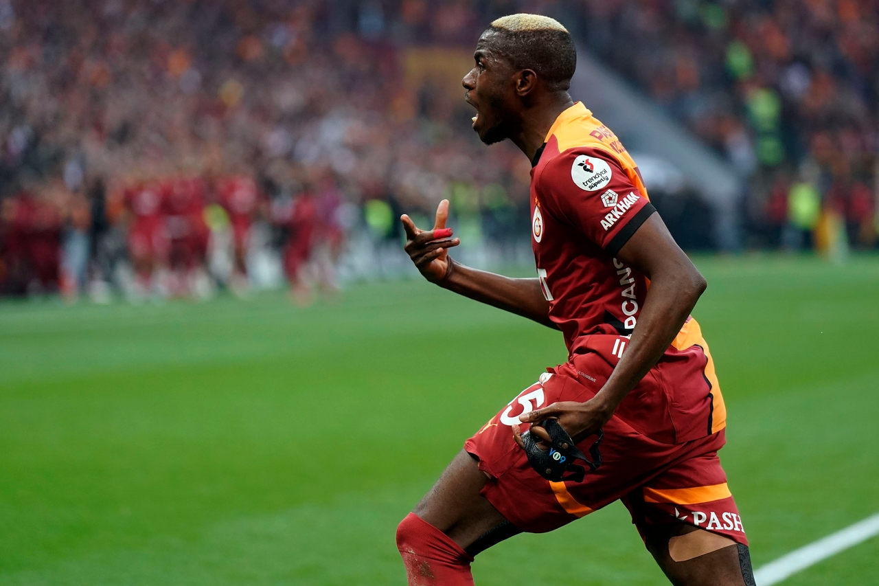Victor Osimhen strzela swojego 36. gola w tym sezonie