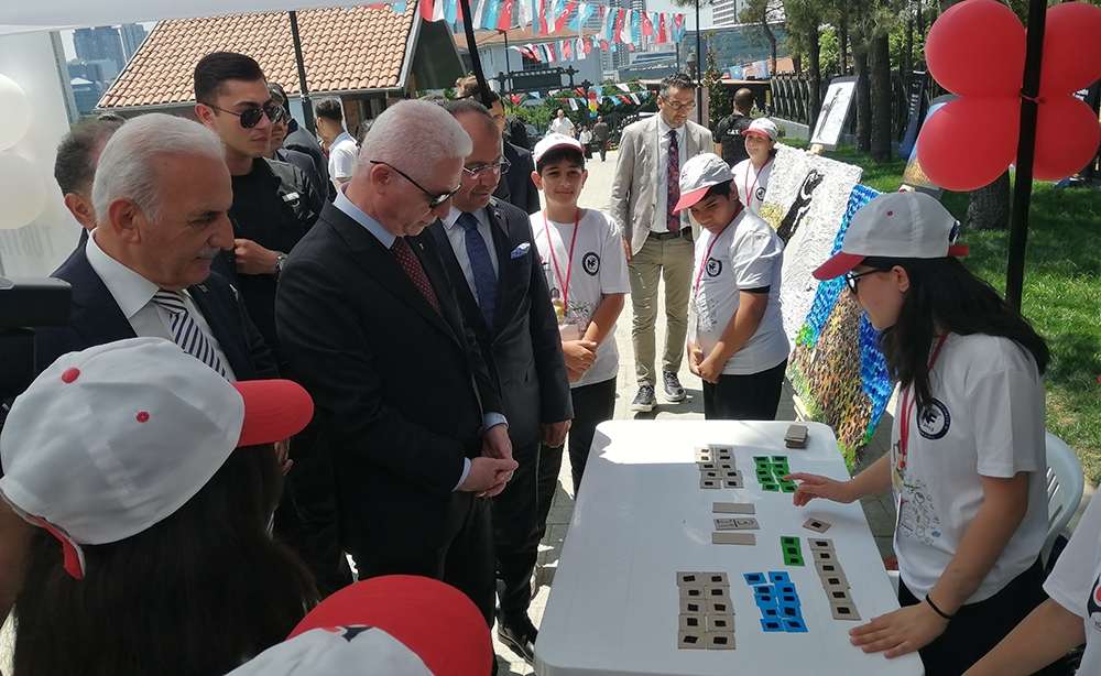 İstanbul Valisi Gül, Ümraniye Tübitak 4006-C Bilim Fuarı Festivali’ne katıldı
