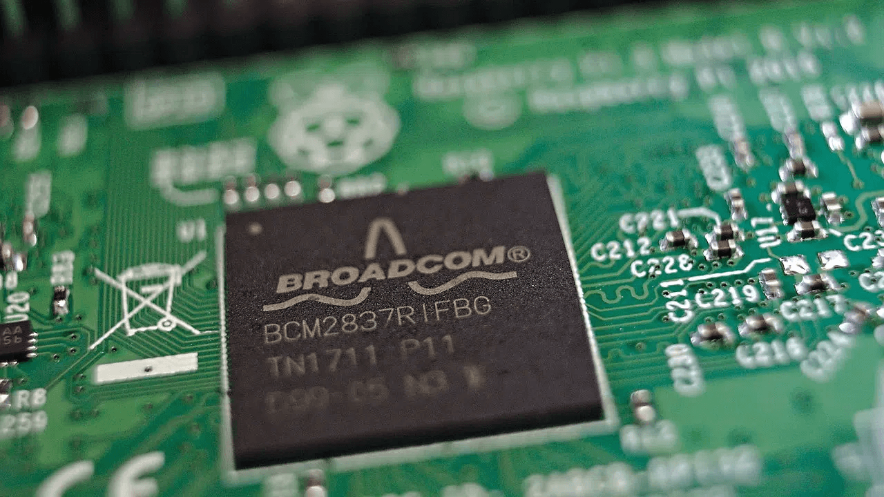 Broadcom bondit de 9 % avec l'annonce d'un partenariat stratégique avec OpenAI