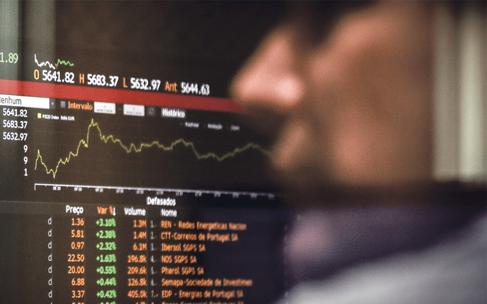 I mercati azionari chiudono in lievi perdite tra la decisione dell'OPEC e i dazi di Trump. Occhi puntati sull'inflazione europea.