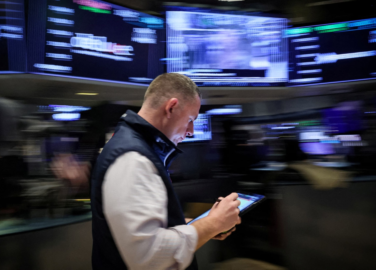 PSI closes higher with Mota-Engil soaring nearly 10%. European stock markets close positive