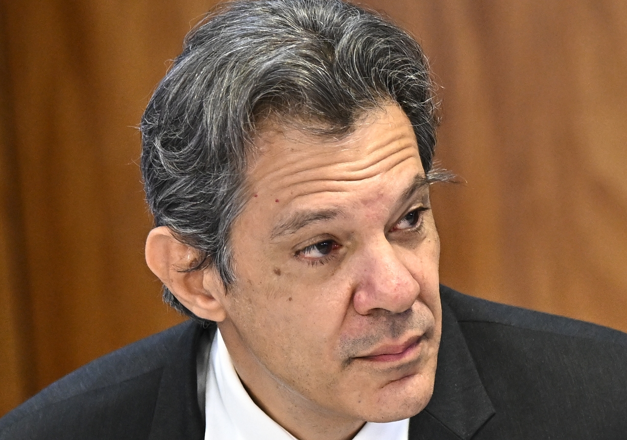 Haddad minimiza êxito de Milei na economia e aponta elevado custo social do ajuste