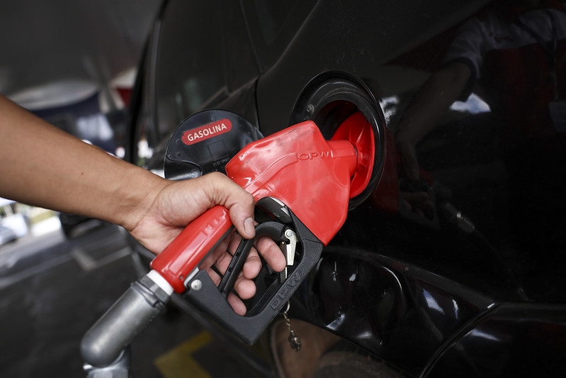 Recortes del gobierno de Lula paralizan monitoreo de calidad de combustibles, dice ANP