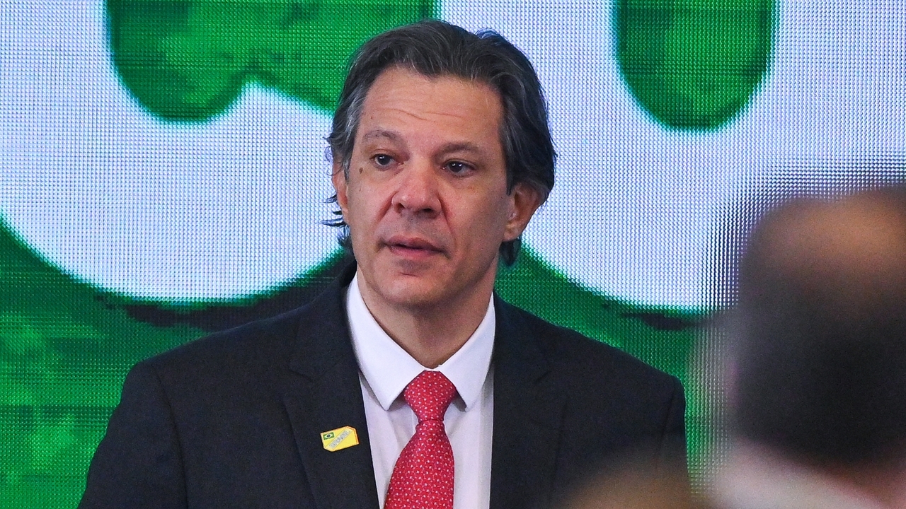 „Überfahren“, Haddad zeigt mit dem Finger und sieht zu, wie sein Gebäude versinkt