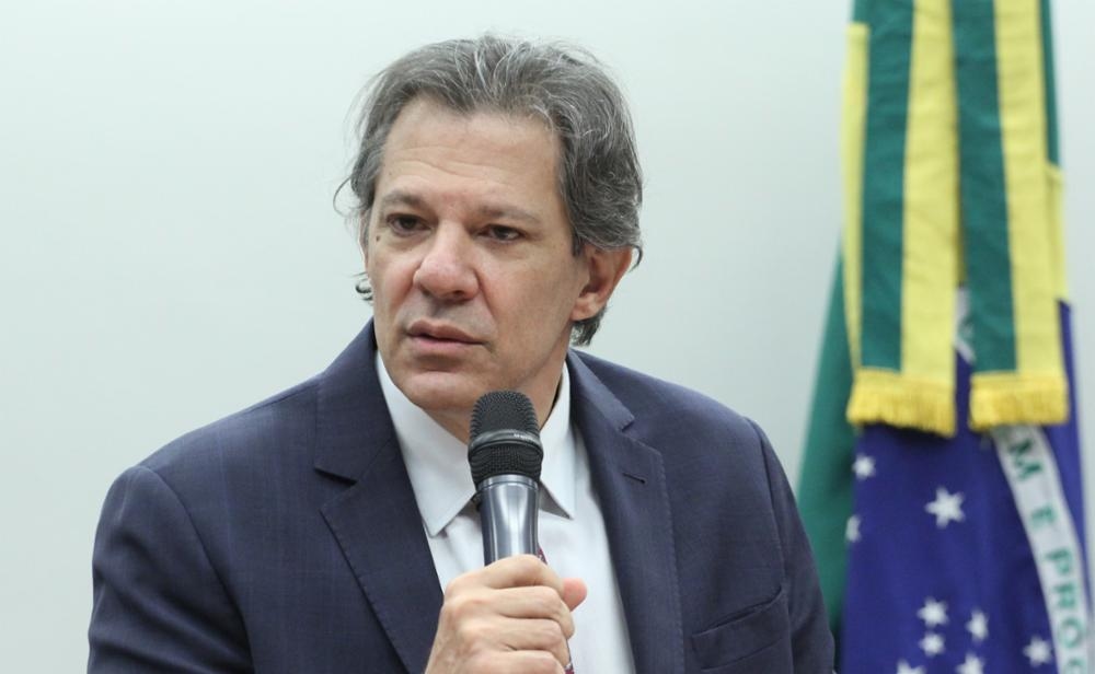 Haddad descarta retaliação imediata aos EUA, mas cobra diálogo e acena à OMC