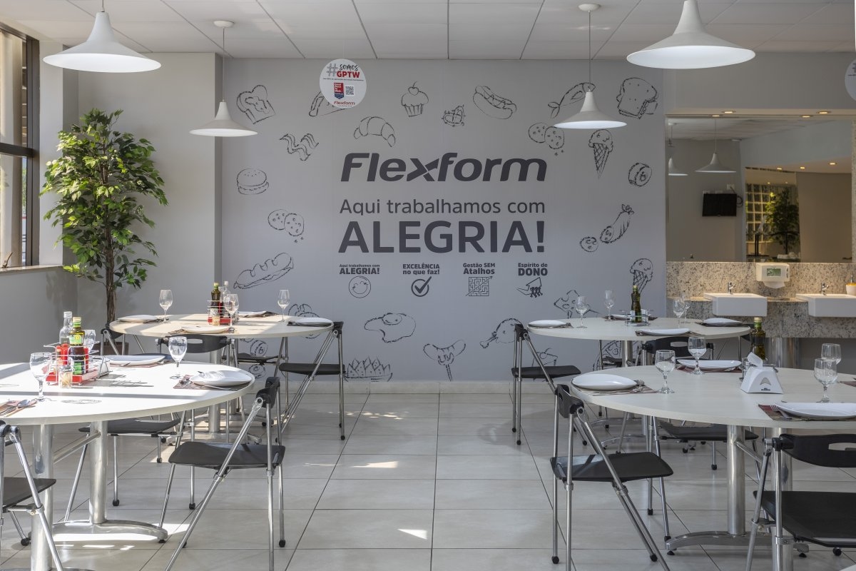 Flexform está comprometido con el respeto, el reconocimiento y el liderazgo de sus empleados.